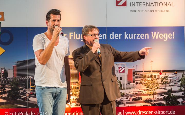 Andre Stade und Maik Michaelis suchen den Platz für die Autogrammstunde