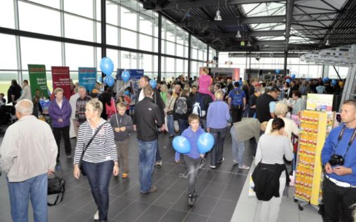 Infostände im Terminal