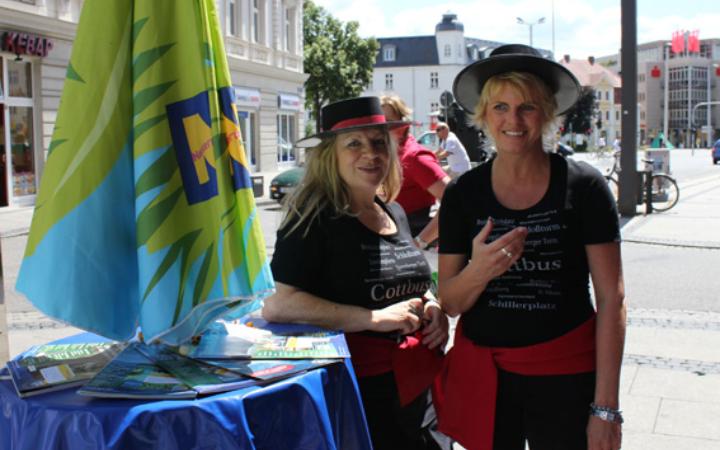 Das Neckermann Reisebüro feiert Geburtstag