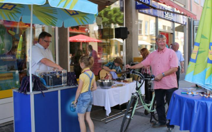 Das Neckermann Reisebüro feiert Geburtstag