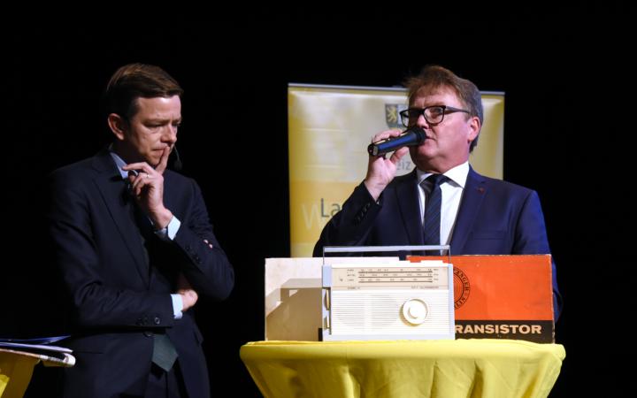 Eröffnung auf der Studiobühne Boris Lochthofen (l.) Direktor des MDR-Landesfunkhauses Thüringen und Moderator Maik Michaelis