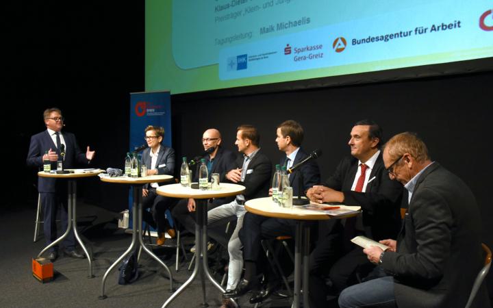 Gesprächsrunde "Hinter den Kulissen" mit folgenden Gesprächspartnernn v.l. Maik Michaelis Moderation, Simone Gebler - Bauerfeind AG, Mathias Goldhan - HQ Auma, Axel Krieger - axxo Design, Boris Lochthofen - MDR-Landesfunkhaus, Uwe Müller - Sparkasse Gera-Greiz, Klaus-Dieter Volger - Volger Land- und Baumaschinen Mohlsdorf