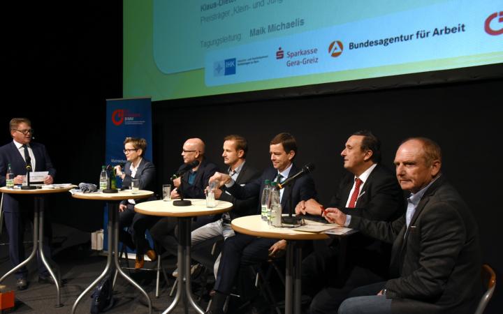 Gesprächsrunde "Hinter den Kulissen" mit folgenden Gesprächspartnernn v.l. Maik Michaelis Moderation, Simone Gebler - Bauerfeind AG, Mathias Goldhan - HQ Auma, Axel Krieger - axxo Design, Boris Lochthofen - MDR-Landesfunkhaus, Uwe Müller - Sparkasse Gera-Greiz, Klaus-Dieter Volger - Volger Land- und Baumaschinen Mohlsdorf